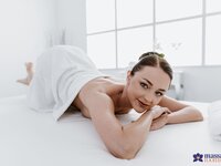 Massage Rooms - Beautiful sensual sapphic romance - 02/27/2021
