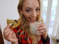 I Know That Girl - Milk, Cookies and Cum - 01/08/2022